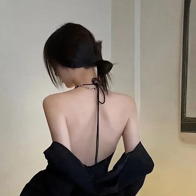 背背篓的网球少年